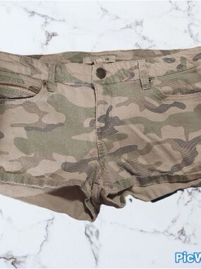 life in progress Camo Jean Shorts - Olive & Tan
